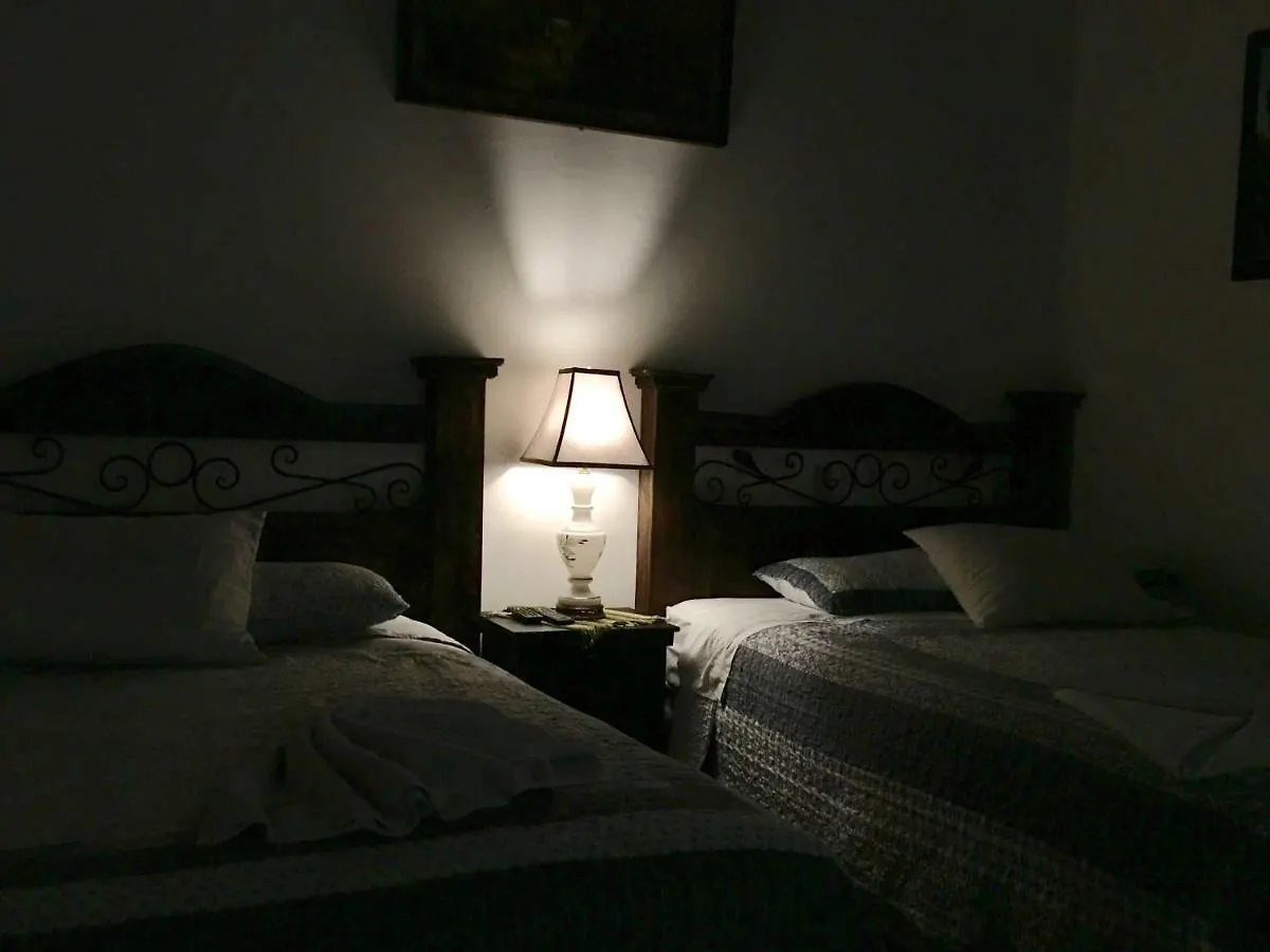 Dionisio Inn Antigua Pensjonat